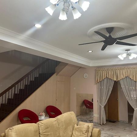 D'Lestari Homestay Seri Kembangan Kültér fotó