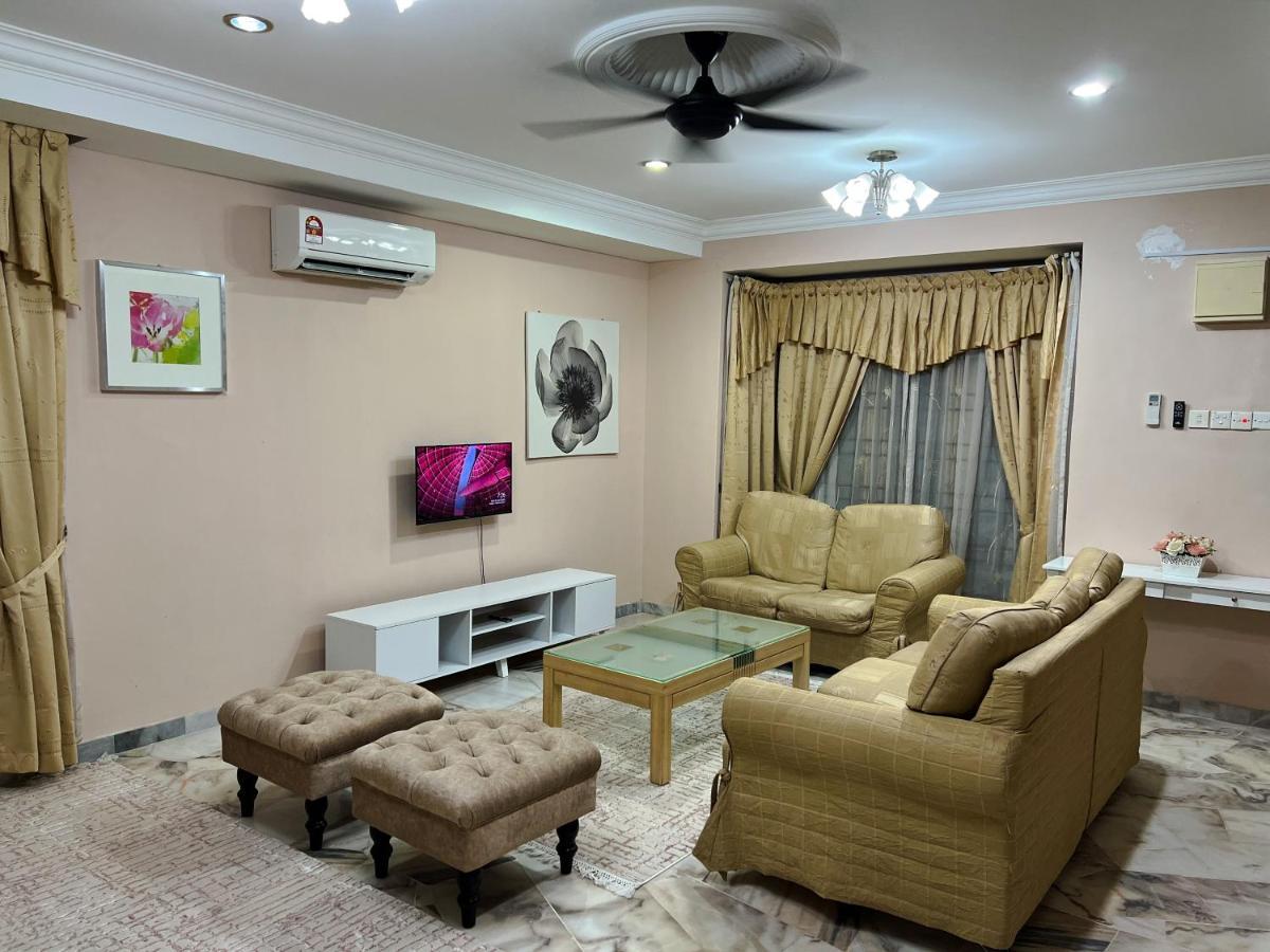 D'Lestari Homestay Seri Kembangan Kültér fotó