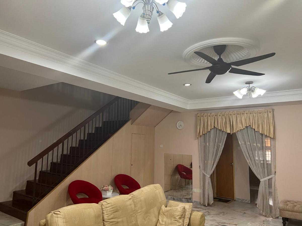 D'Lestari Homestay Seri Kembangan Kültér fotó