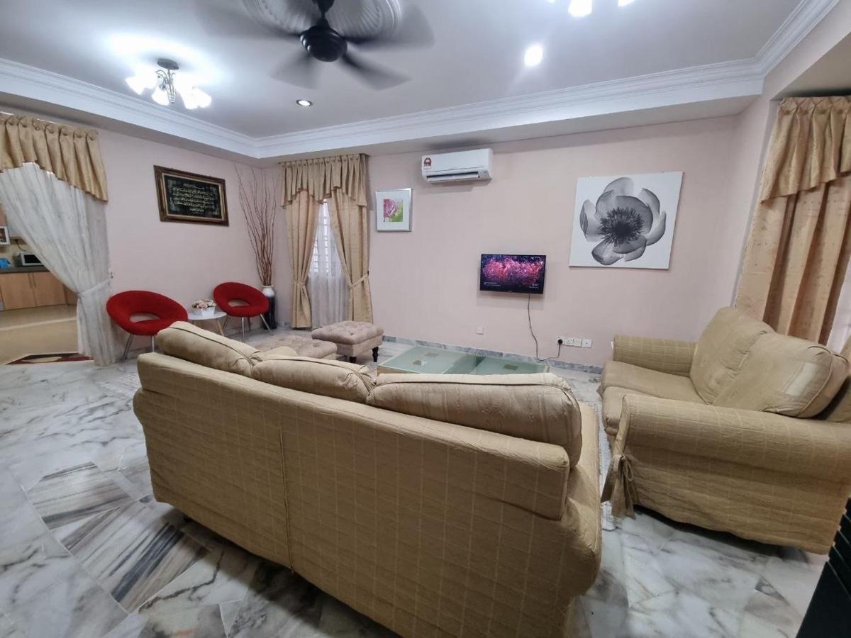 D'Lestari Homestay Seri Kembangan Kültér fotó
