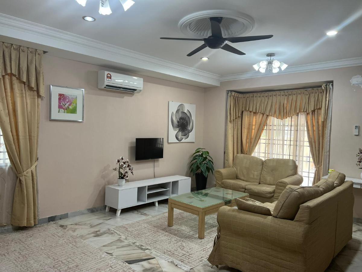 D'Lestari Homestay Seri Kembangan Kültér fotó