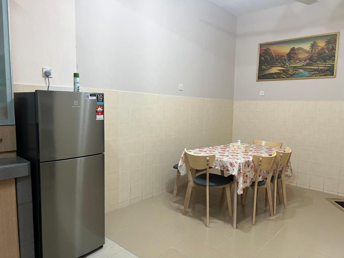 D'Lestari Homestay Seri Kembangan Kültér fotó