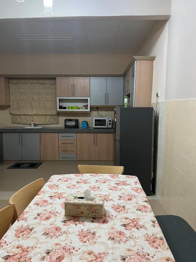 D'Lestari Homestay Seri Kembangan Kültér fotó