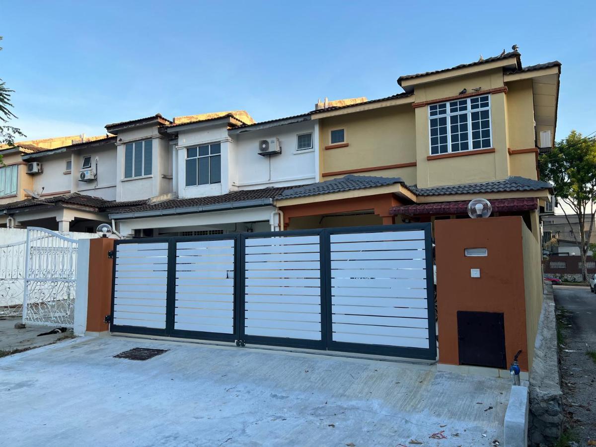 D'Lestari Homestay Seri Kembangan Kültér fotó
