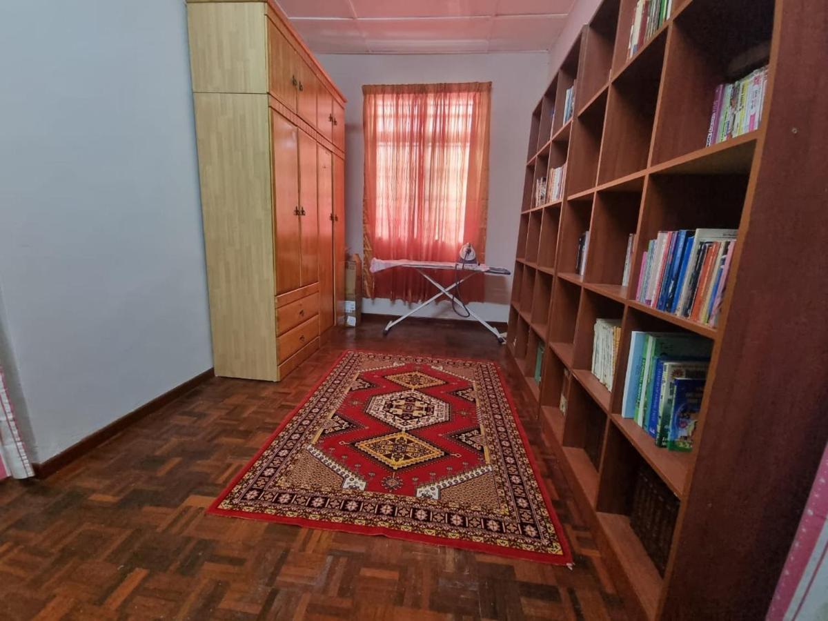D'Lestari Homestay Seri Kembangan Kültér fotó