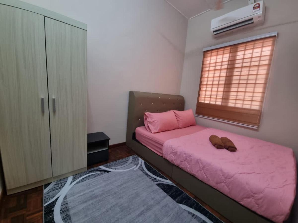 D'Lestari Homestay Seri Kembangan Kültér fotó